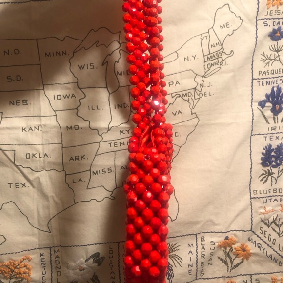 Red heart-shaped beaded handbag - Picture 3 of 6